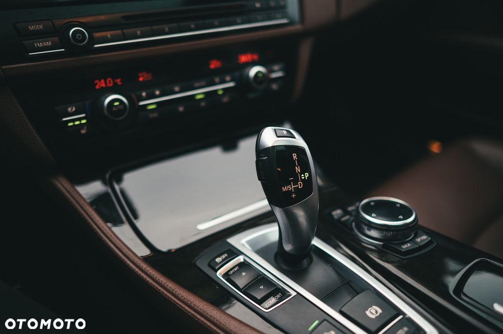 BMW Seria 5 535i xDrive Luxury Line - 21