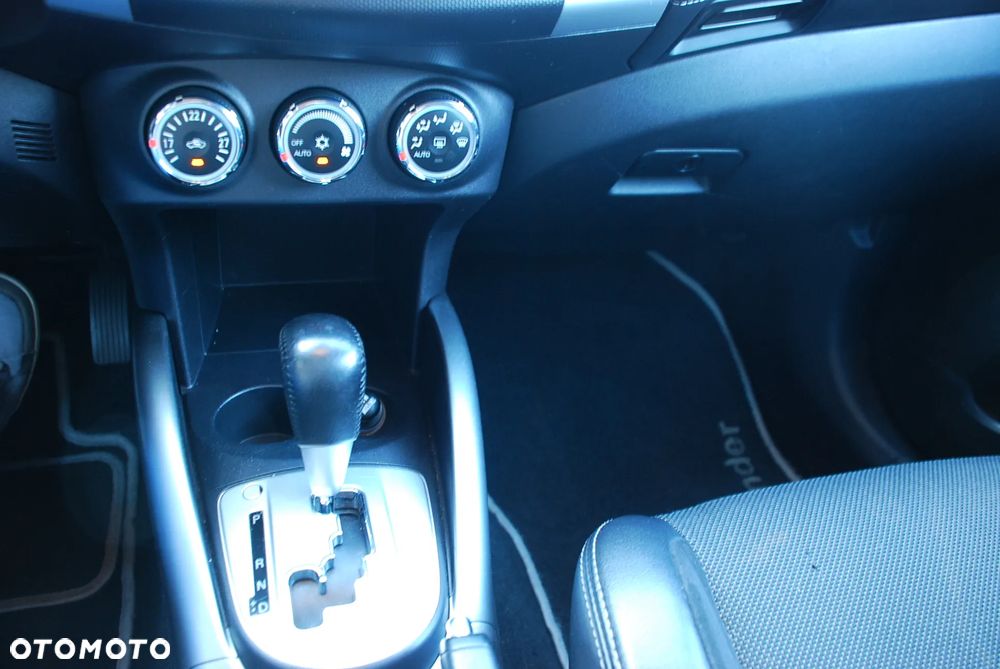 Mitsubishi Outlander 2.0 Intense NAVI 2WD EU5 CVT - 21