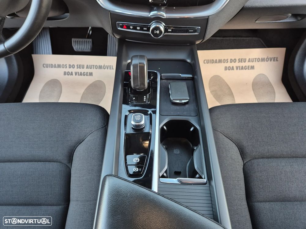 Volvo XC 60 2.0 B4 Momentum Plus - 29