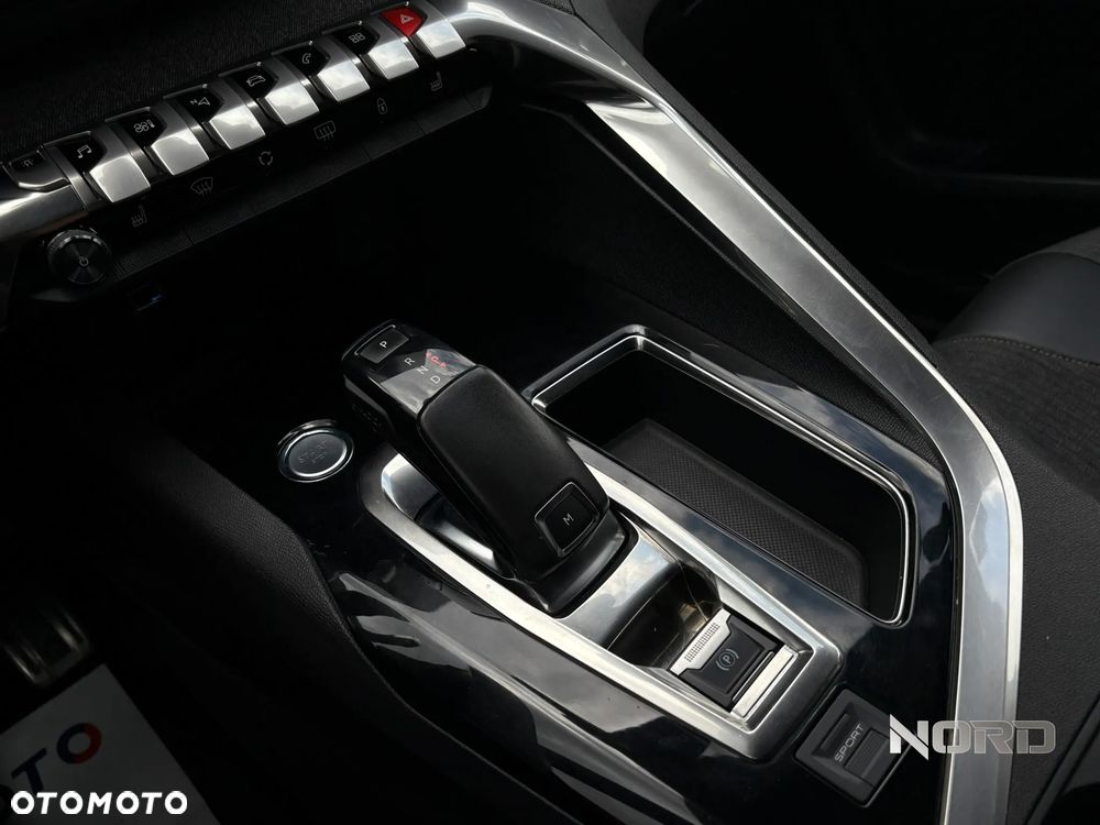 Peugeot 5008 THP 165 EAT6 Allure - 27