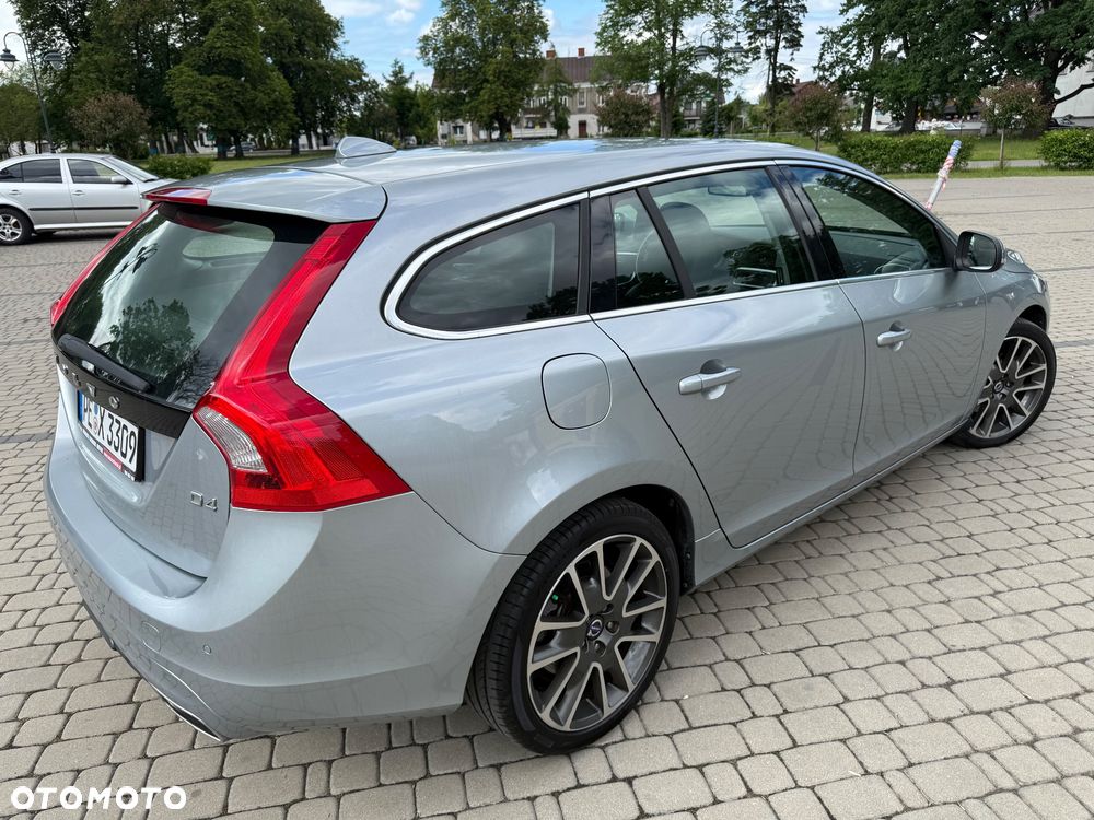 Volvo V60 D4 Momentum - 12