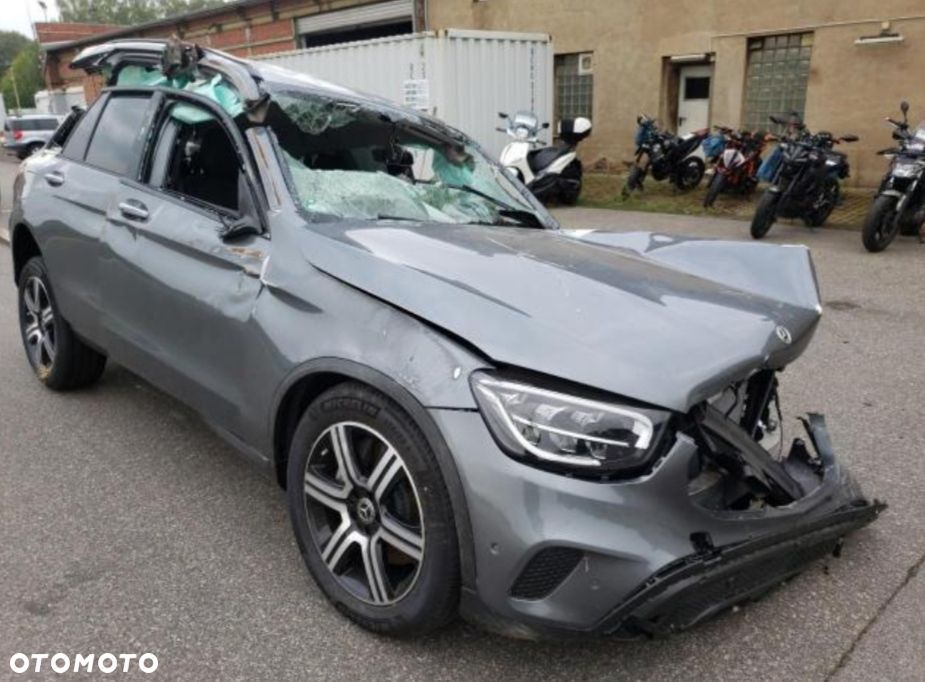 Mercedes-Benz GLC - 21