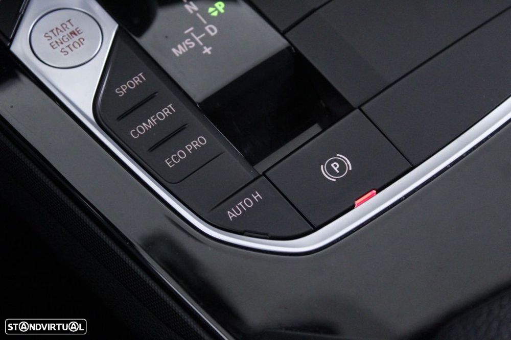 BMW 116 d Pack Desportivo M Auto - 32