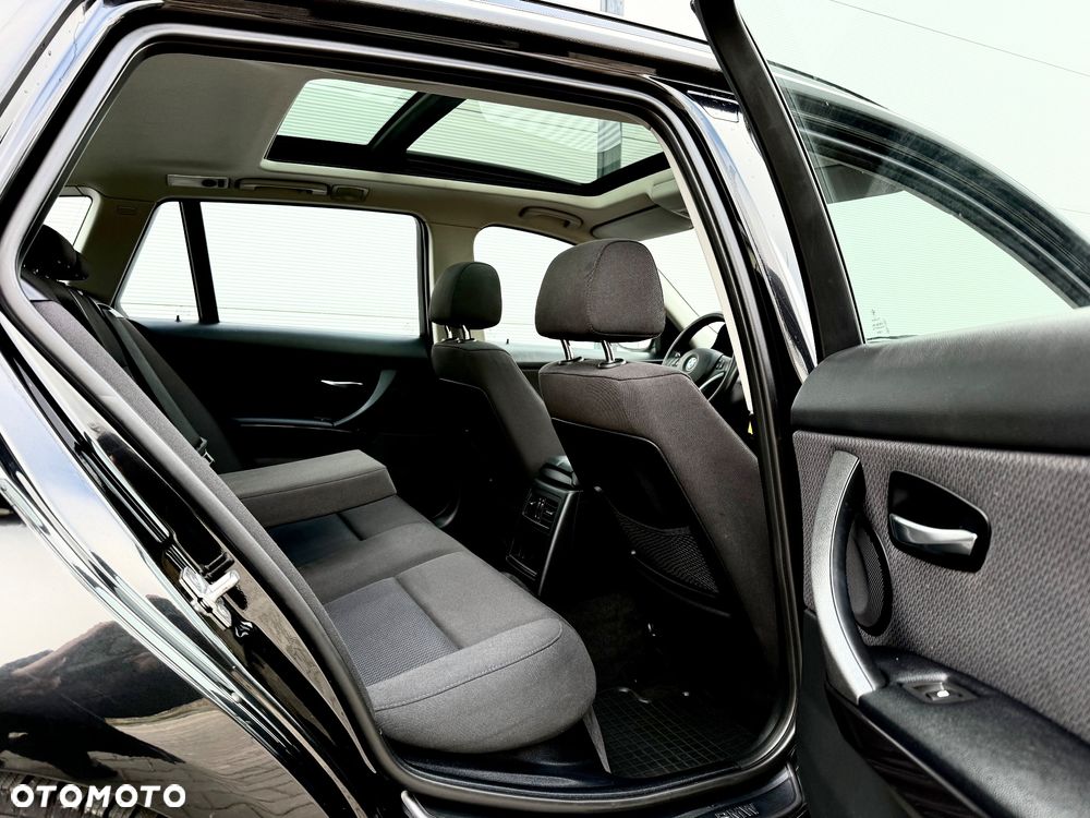 BMW Seria 3 318i - 33