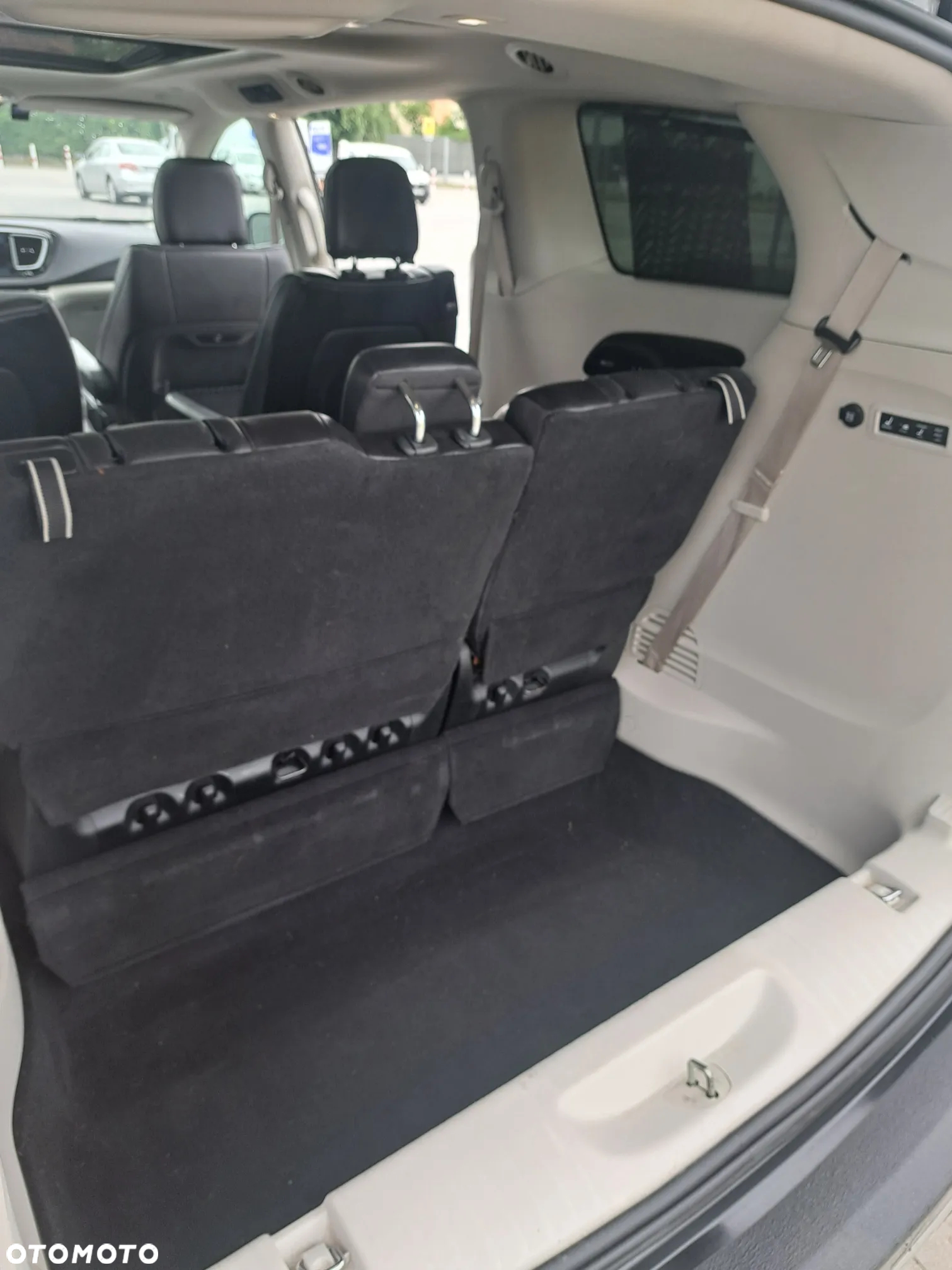 Chrysler Pacifica - 11