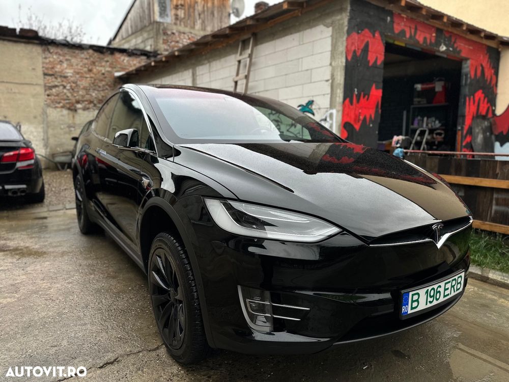 Tesla Model X - 15