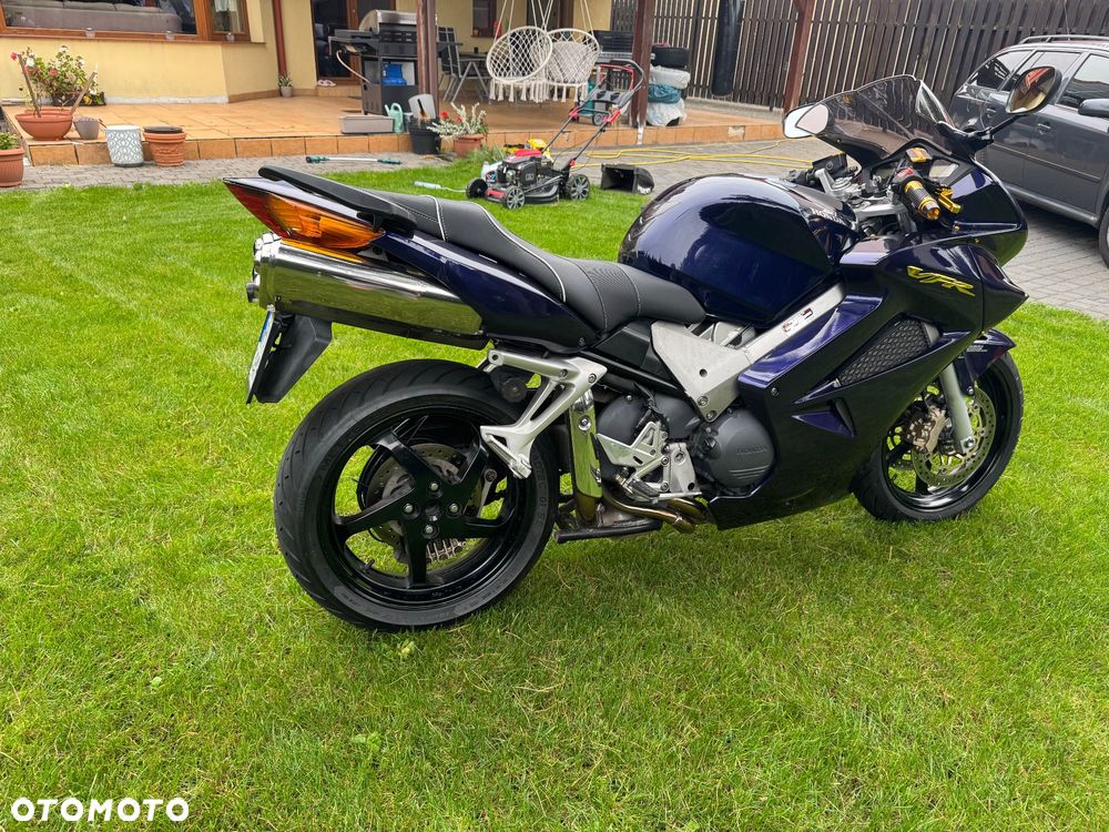 Honda VFR - 4