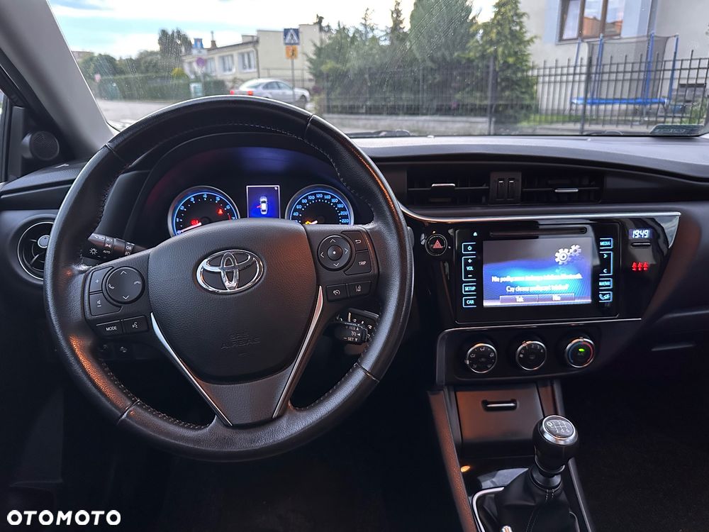 Toyota Corolla 1.6 Classic Plus - 22