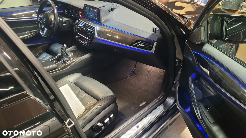 BMW Seria 5 M550i xDrive - 31