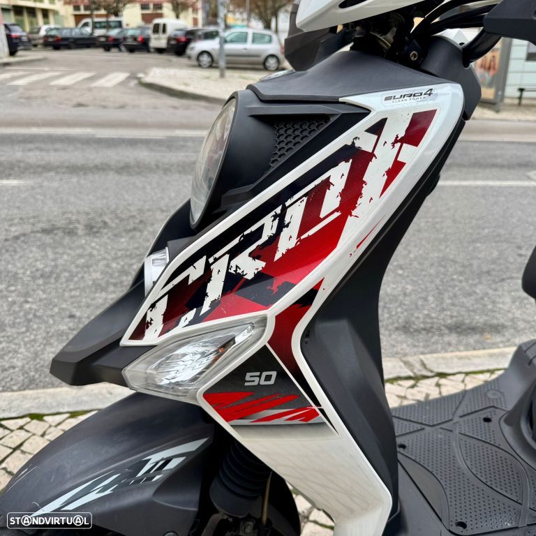 Sym FIDDLE CROX 50 - 6