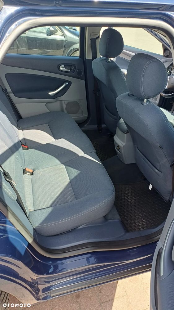 Ford Mondeo 2.0 TDCi Trend - 10
