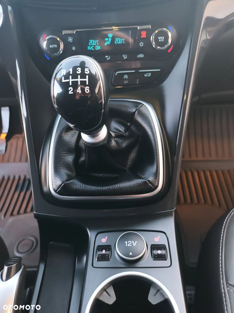 Ford Kuga 1.6 EcoBoost 2x4 Titanium - 25