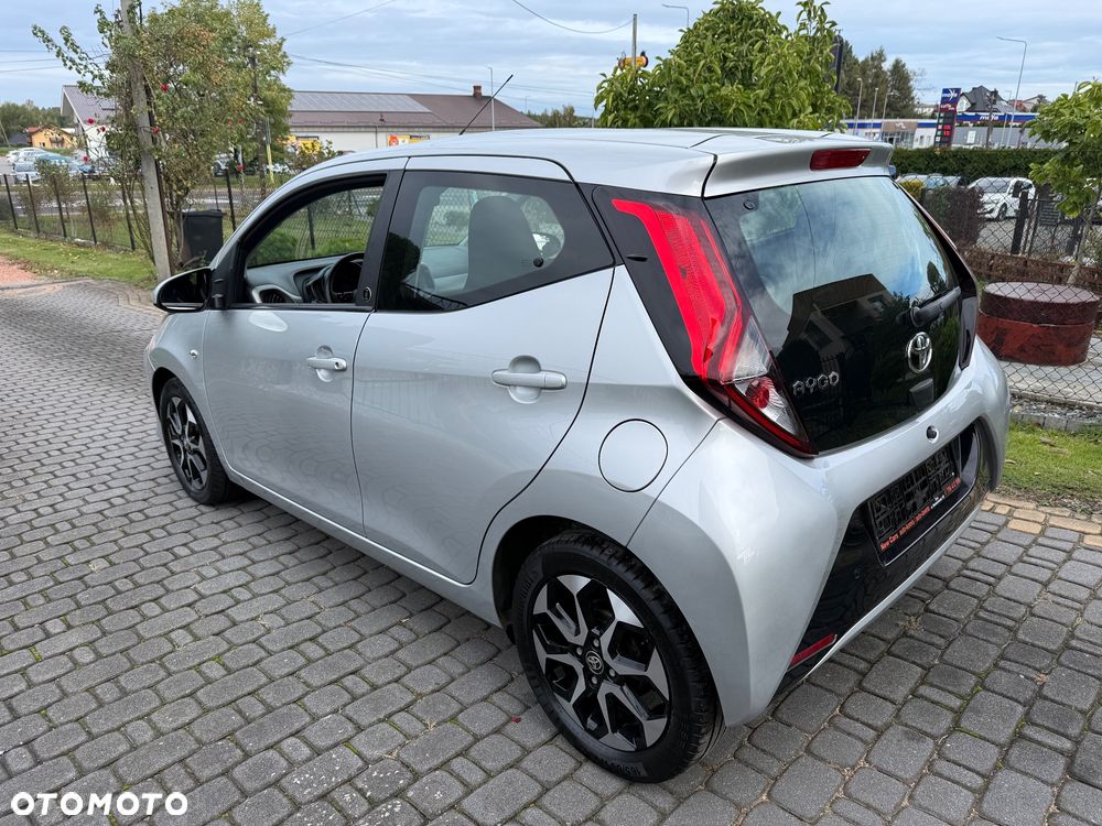 Toyota Aygo x.shift x-play connect - 26