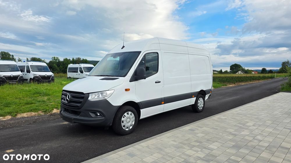 Mercedes-Benz Sprinter - 2