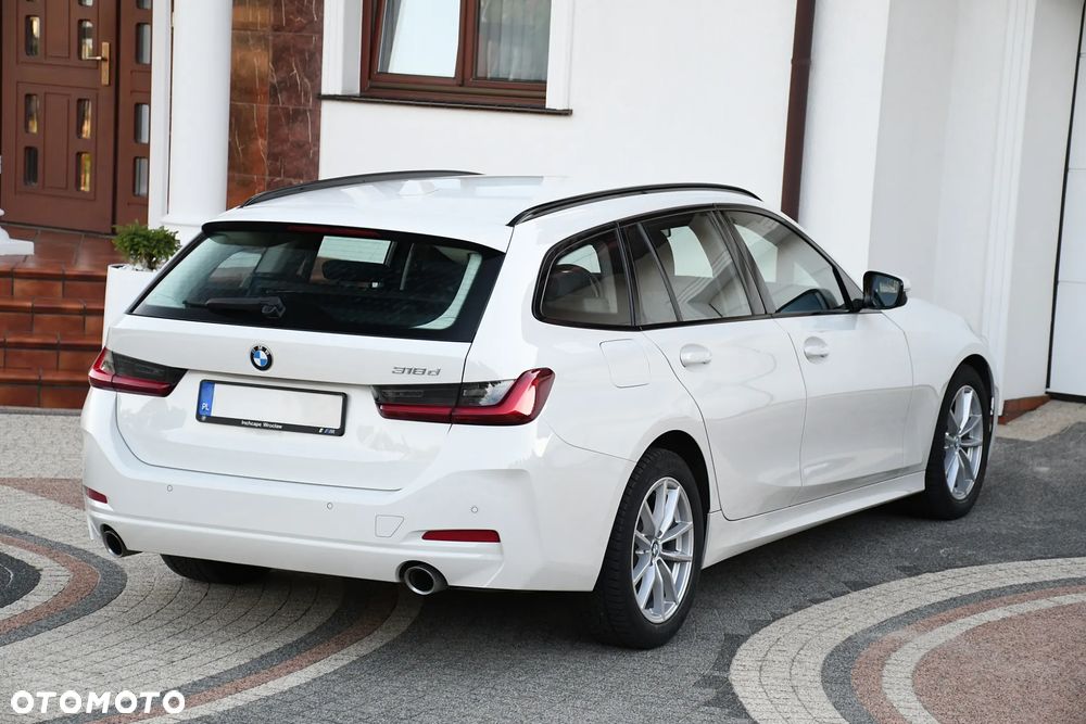 BMW Seria 3 318d mHEV - 10