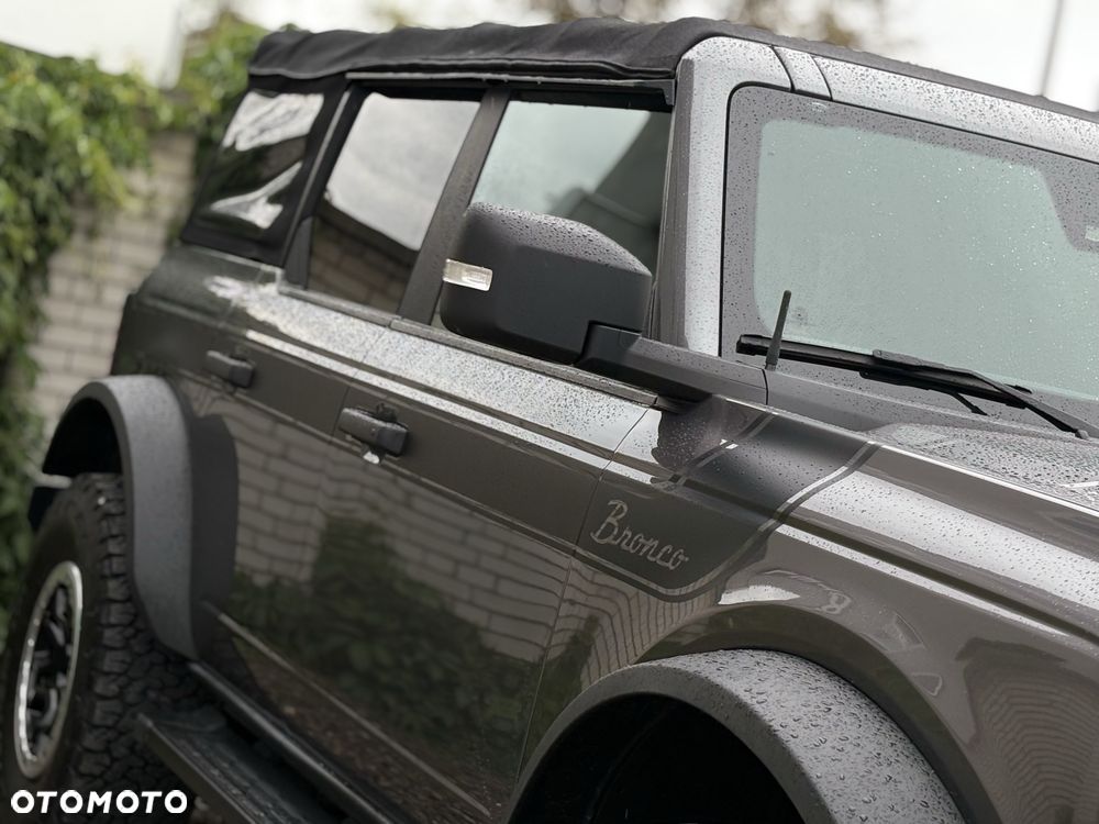 Ford Bronco - 3