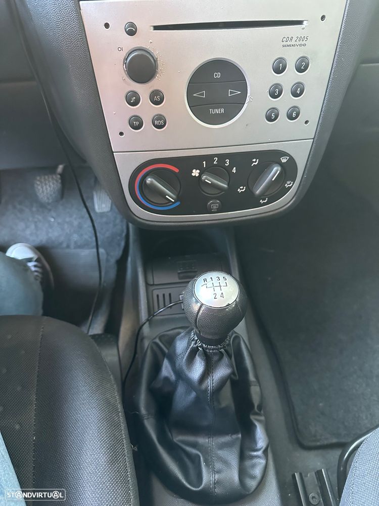 Opel Corsa 1.2 16V Essentia - 16