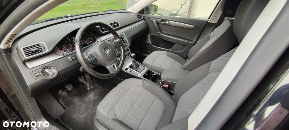 Volkswagen Passat 1.6 TDI Comfortline - 6