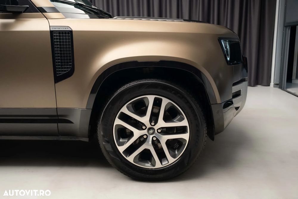 Land Rover Defender - 8
