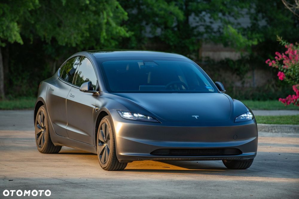 Tesla Model 3 - 3