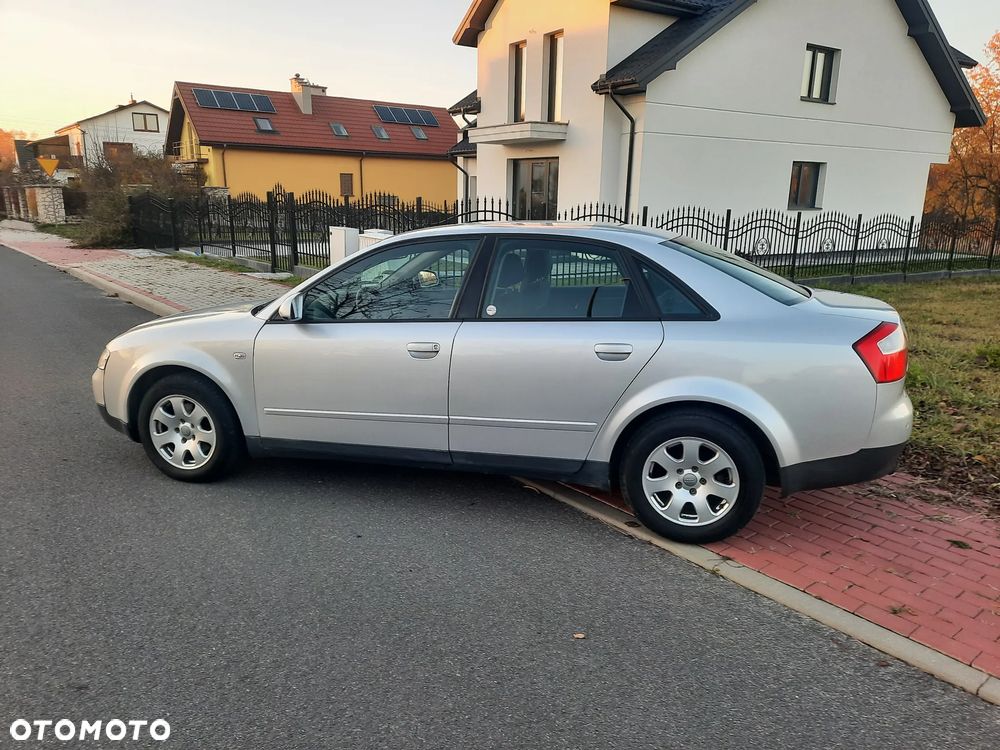 Audi A4 Limousine - 4