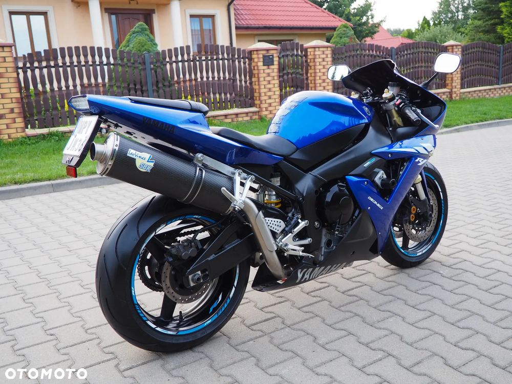 Yamaha R1 - 4