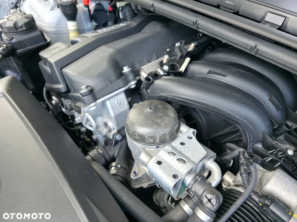 BMW Seria 3 318i Touring - 33