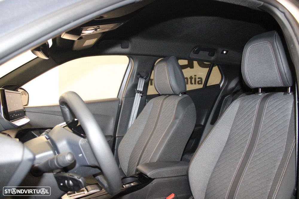 Peugeot e-2008 54 kWh Allure - 5