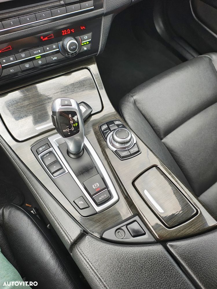 BMW Seria 5 520d Aut. Luxury Line - 27