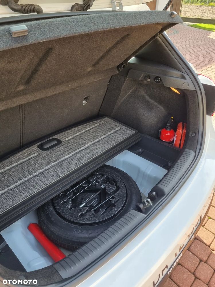 Hyundai i30 1.5 DPI Classic + - 21