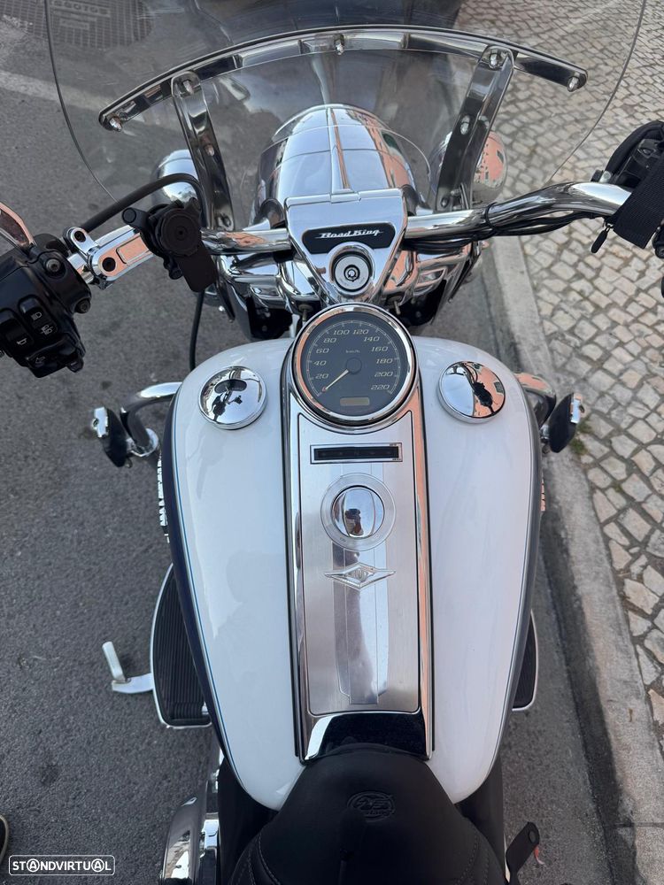 Harley-Davidson FLHRCI Road KING CLASSIC - 4
