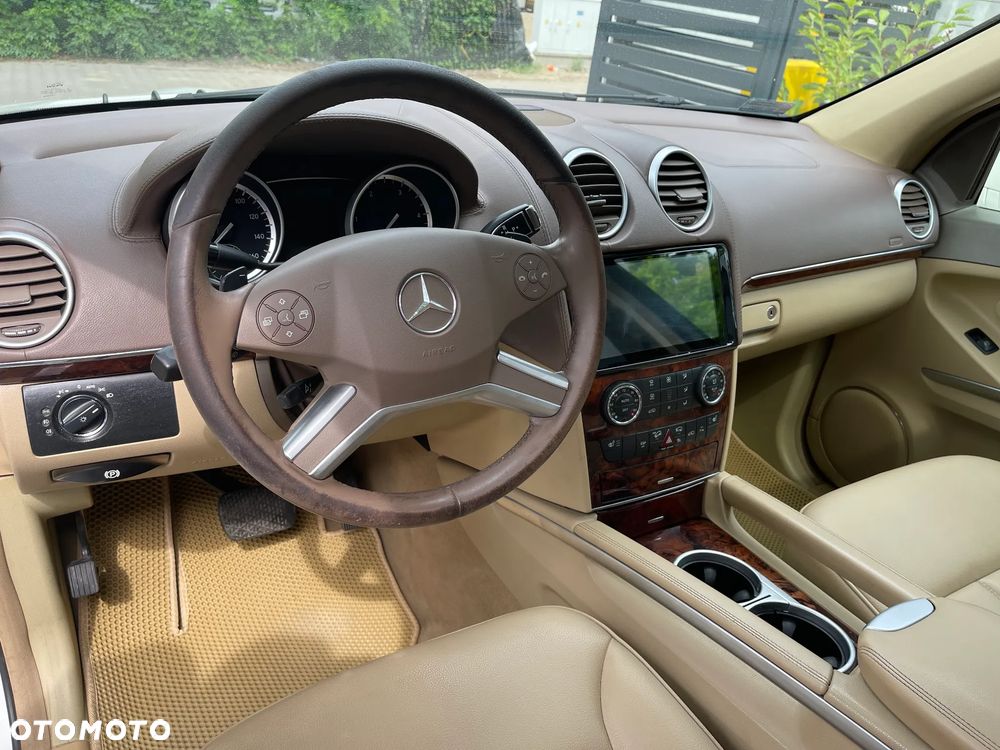 Mercedes-Benz GL - 12