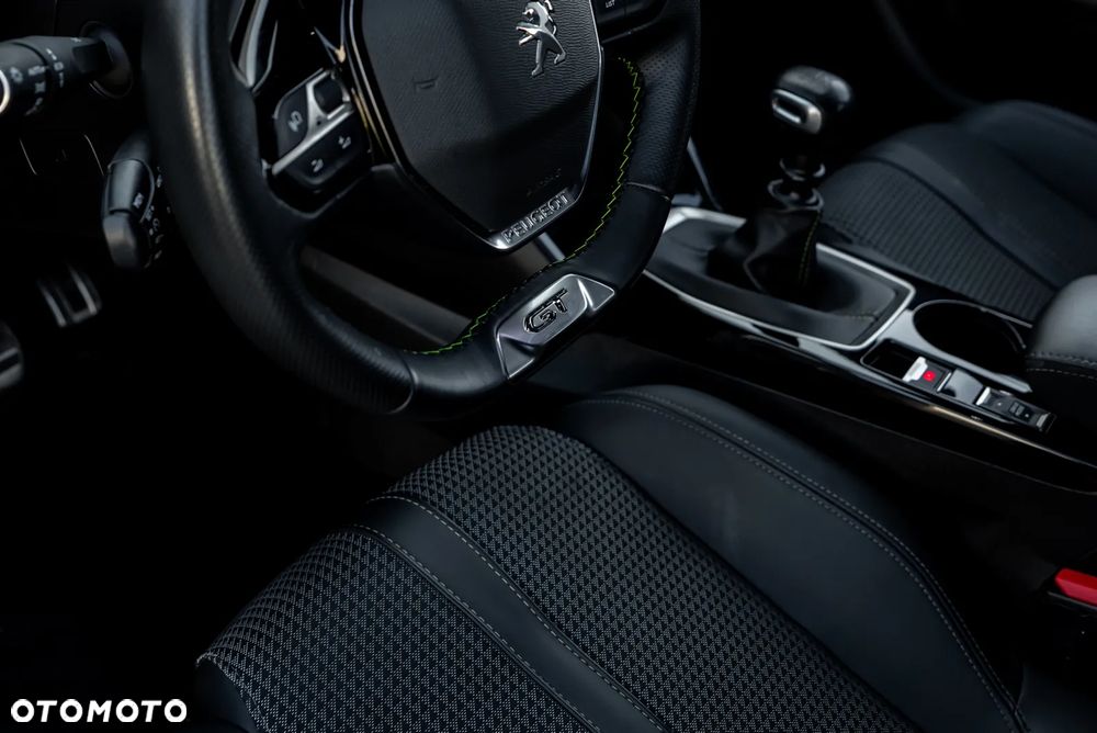 Peugeot 2008 1.2 PureTech GT S&S - 30