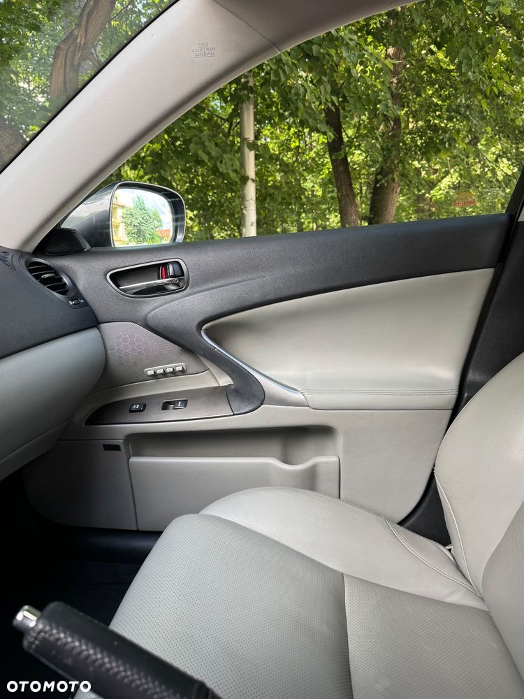 Lexus IS 220 D Prestige - 8