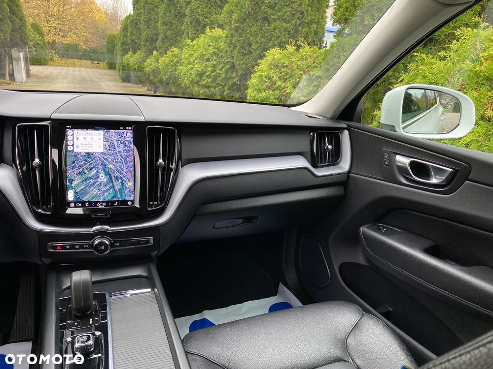 Volvo XC 60 B4 D AWD Geartronic Momentum Pro - 20