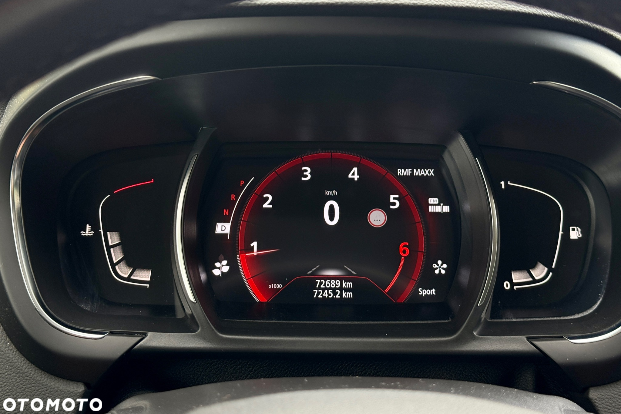 Renault Grand Scenic - 11