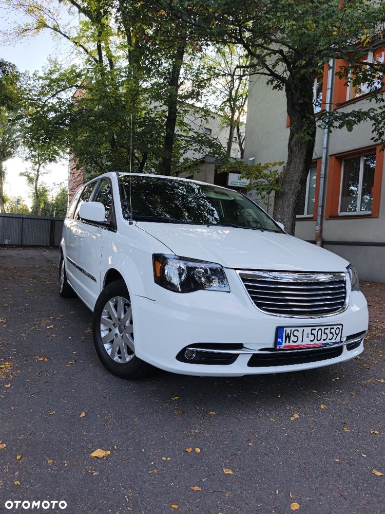 Chrysler Town & Country - 1