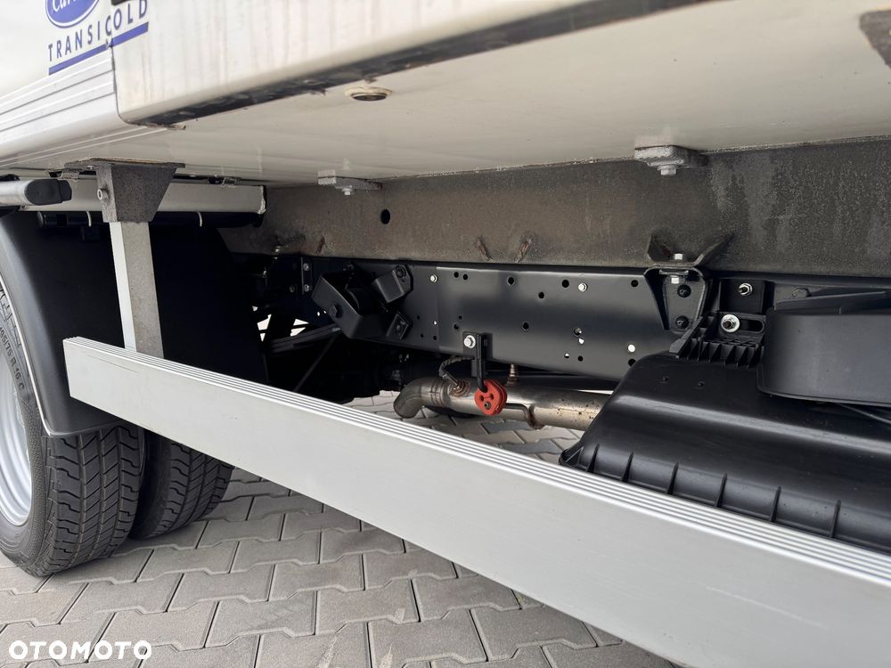 Iveco Daily‼️35/50C18‼️3.0 HI-MATIC Chłodnia/Mroźnia zakres -29C/+20C Grzanie Carrier XARIOS 500 Grube Ściany/Podłoga Przegroda komorowa‼️ na bliźniaku Poduszki Pneumatyczne DMC3500kg Zewnętrzne źródło zasilania 400V - 27