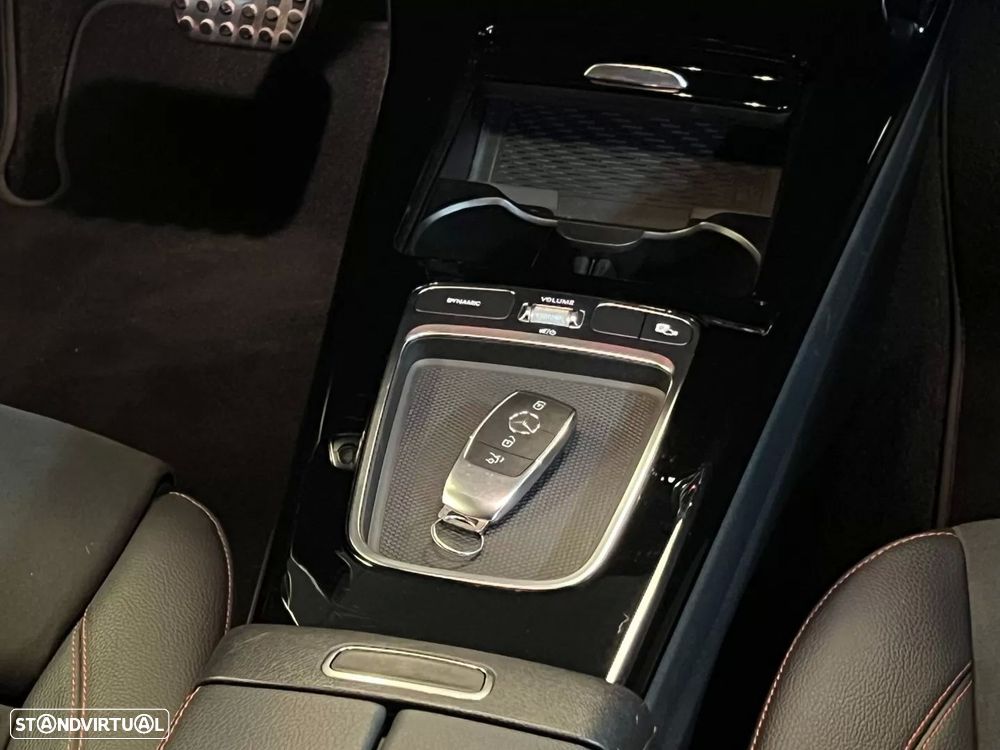 Mercedes-Benz A 250 Limousine e AMG Line - 13
