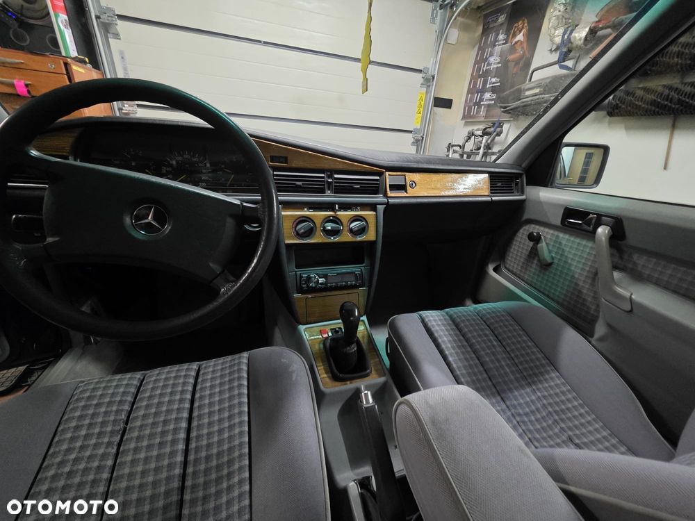 Mercedes-Benz W201 (190) - 16