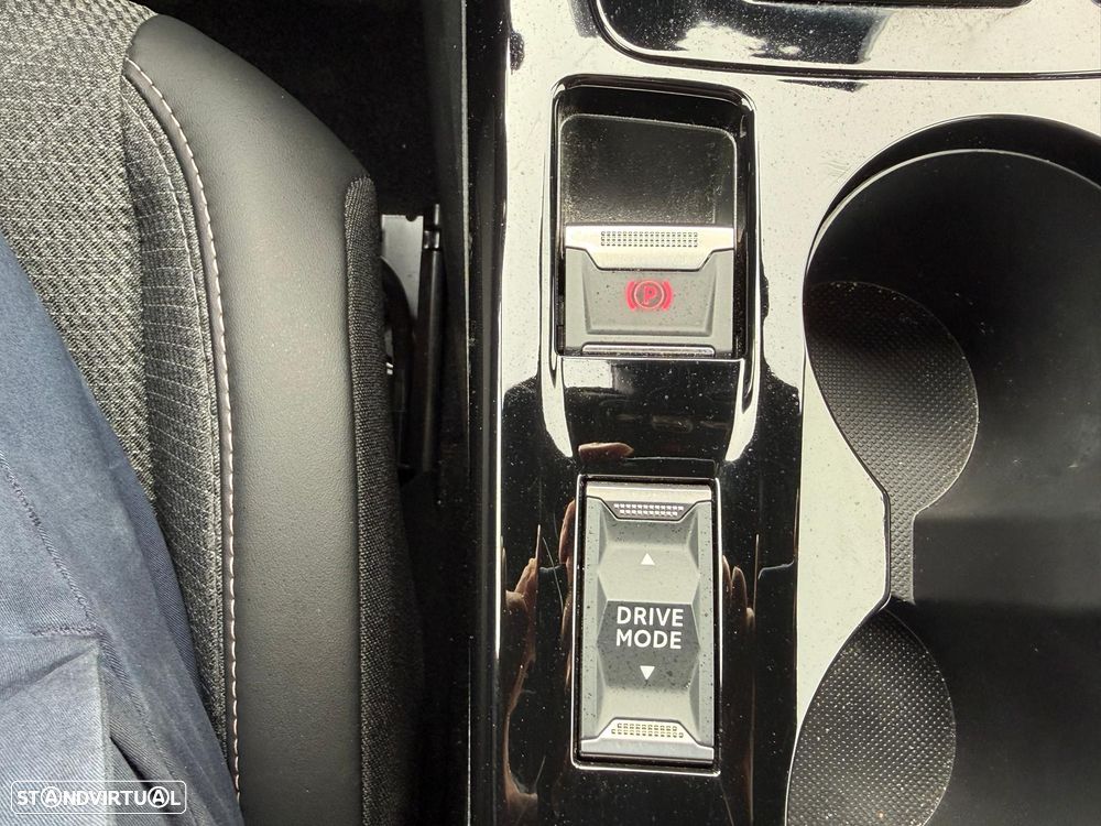 Peugeot 2008 Hybrid 145 e-DSC Allure - 23