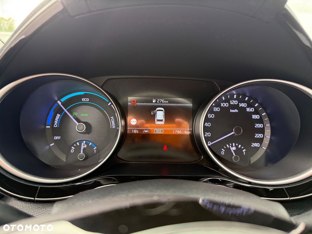 Kia Ceed - 34