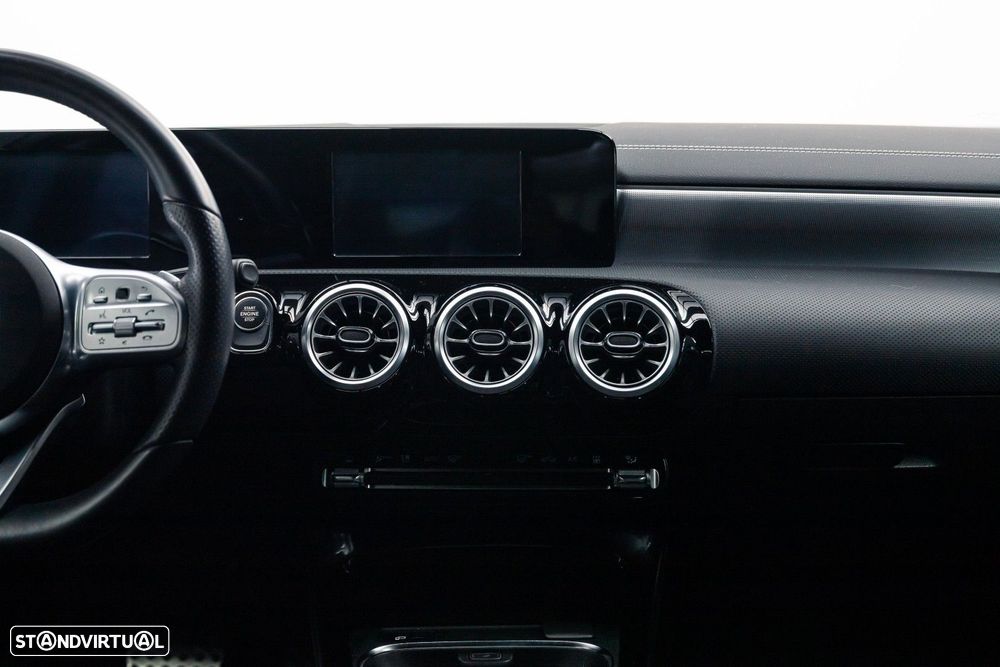 Mercedes-Benz A 250 Limousine e AMG Line - 16