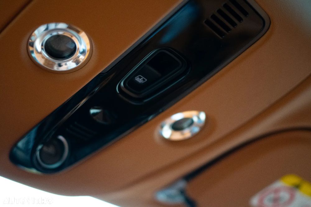 Aston Martin DBX - 26