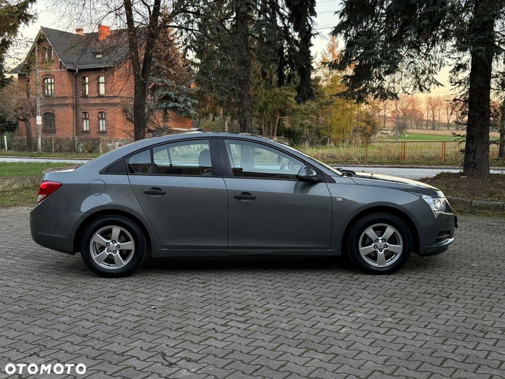 Chevrolet Cruze 1.6 Base - 6