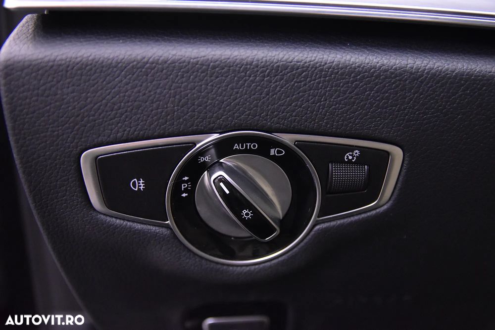 Mercedes-Benz E 300 de Aut. - 15