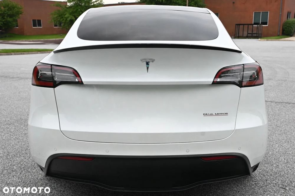 Tesla Model Y Long Range AWD - 7
