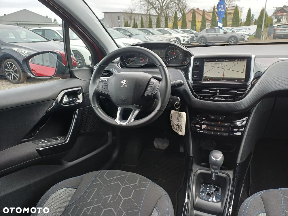 Peugeot 2008 1.2 Pure Tech GPF Signature S&S EAT6 - 20