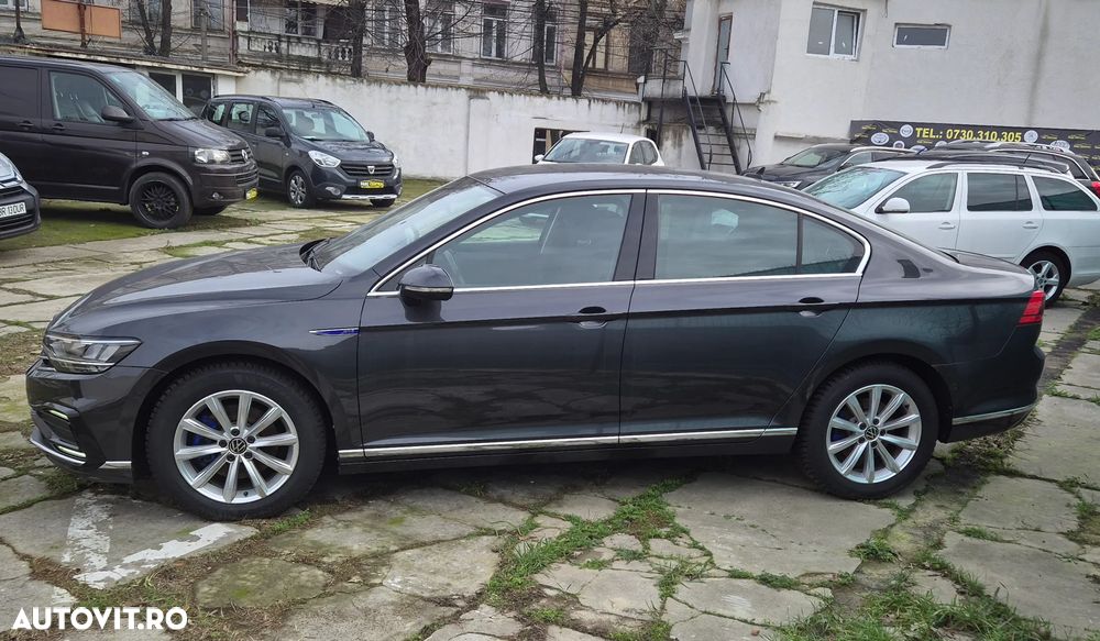 Volkswagen Passat - 4