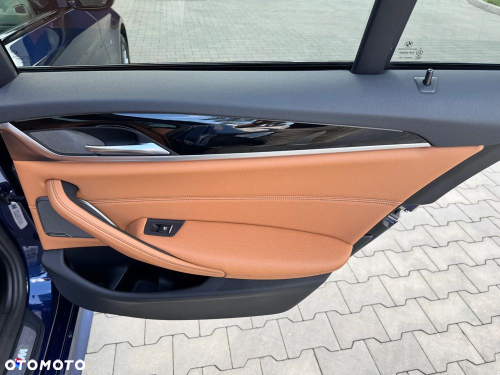 BMW Seria 5 530i xDrive - 16